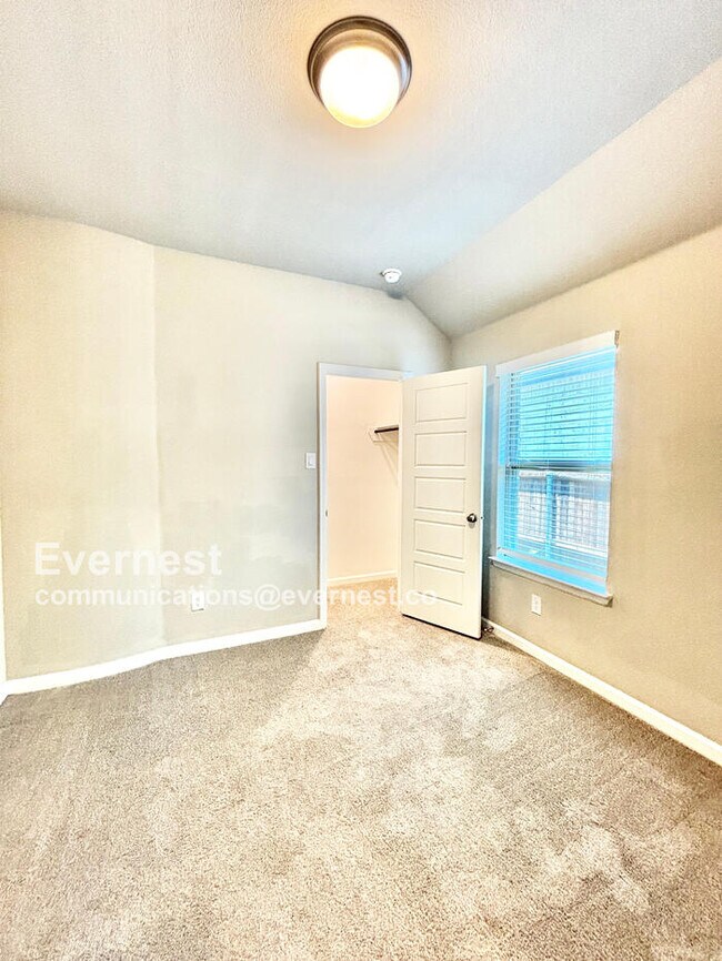 Building Photo - 2412 Bathwick Ln