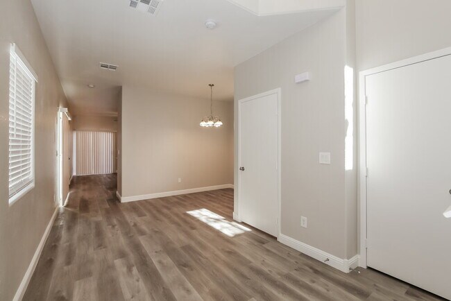 Building Photo - 3532 Terraza Mar Ave