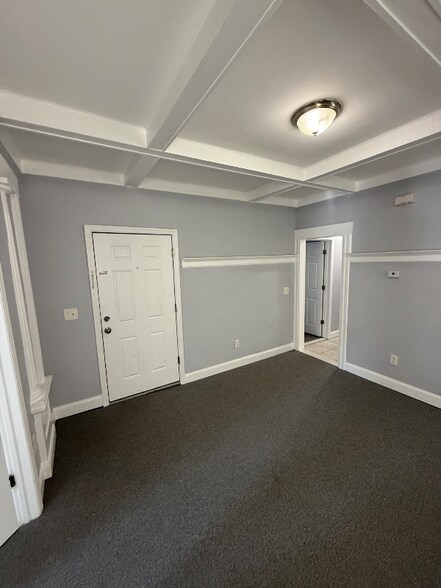 Primary Photo - 23 Elliott St