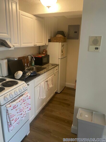 Building Photo - 168 N Beacon St