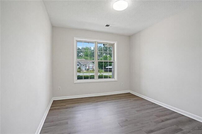 Building Photo - 3025 Andora Dr SW