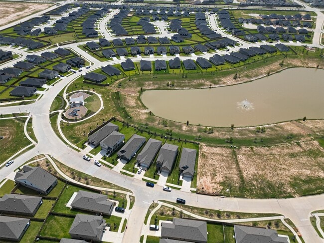 Building Photo - 27423 Sunterra Village Dr