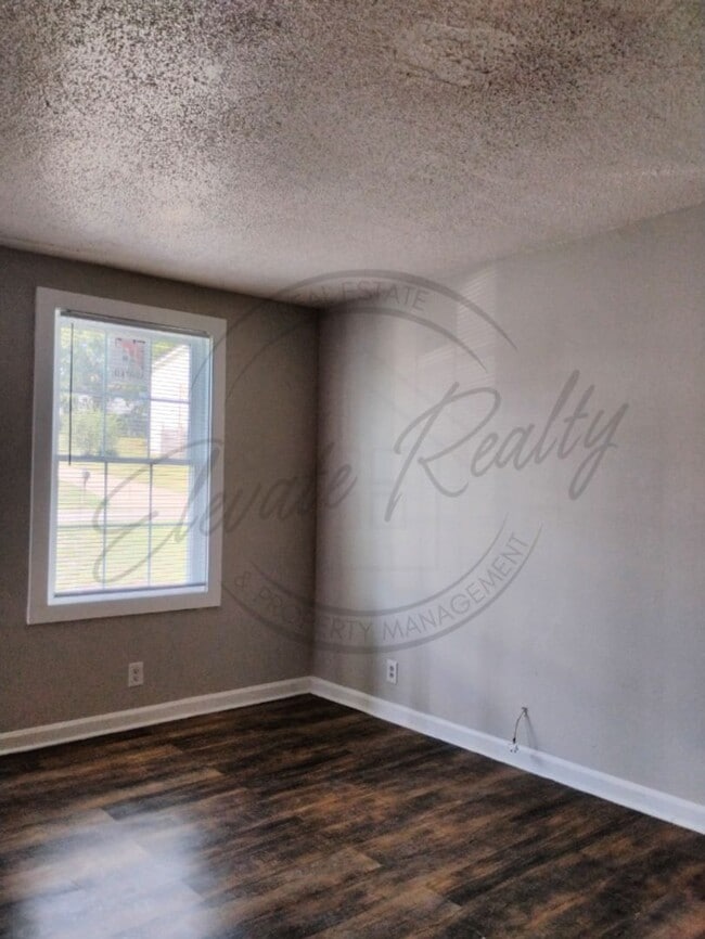 Building Photo - 2437 Woodale Ln