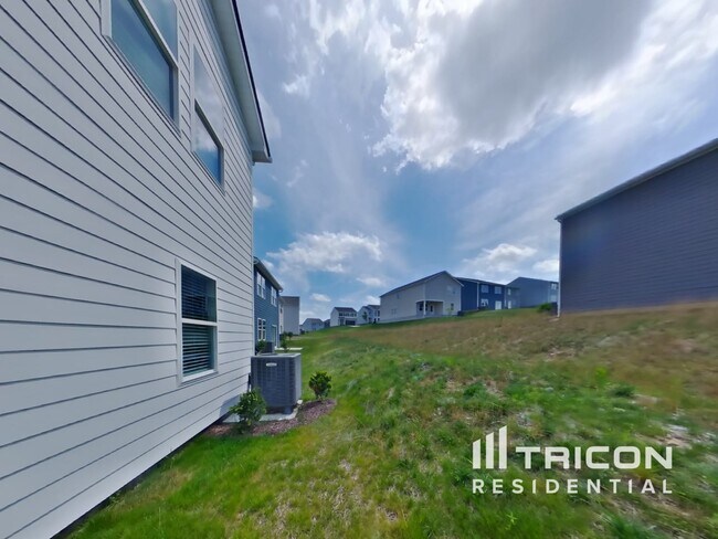 Building Photo - 1050 Large Poppy Dr