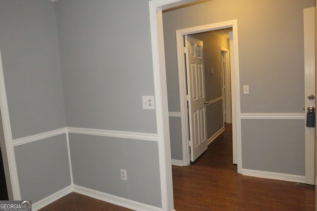 Building Photo - 1105 Hampton Rd