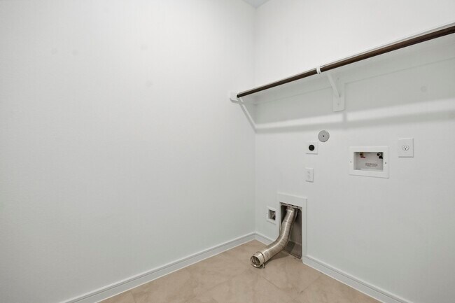 Building Photo - 8427 Bay Rdg Cir