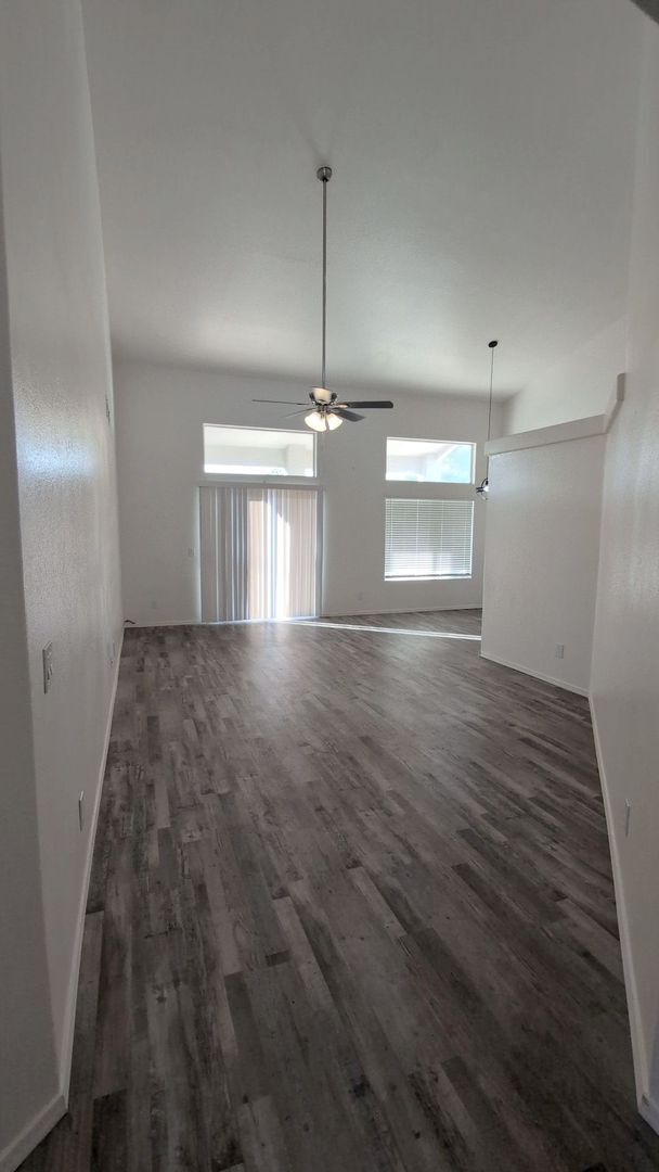 Building Photo - 2098 E Mallard Ct