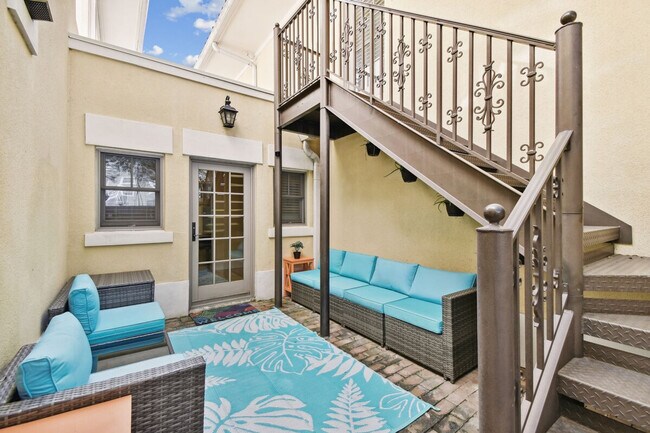 Building Photo - 509 S Willow Ave