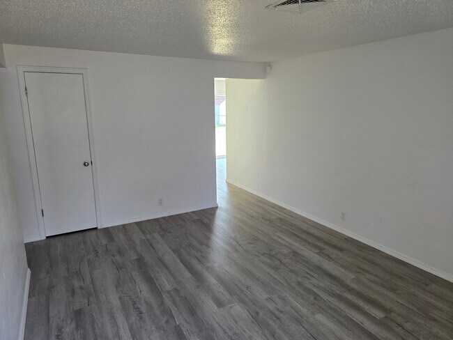 Building Photo - 4116 SE 45th Terrace