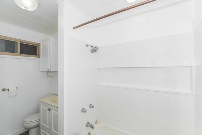 Building Photo - BK-1520