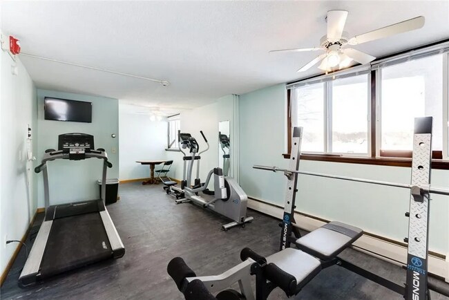 Building Photo - 329 Geneva Ave N