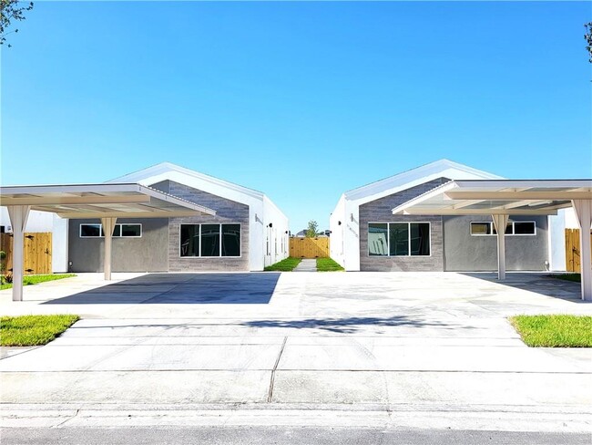 Primary Photo - 1416 E Hibiscus Ave