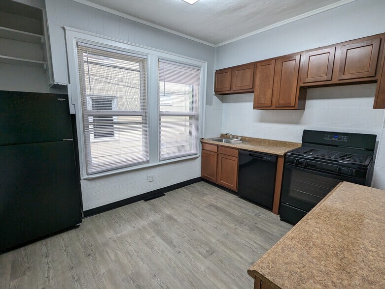 Building Photo - 576 Potomac Ave