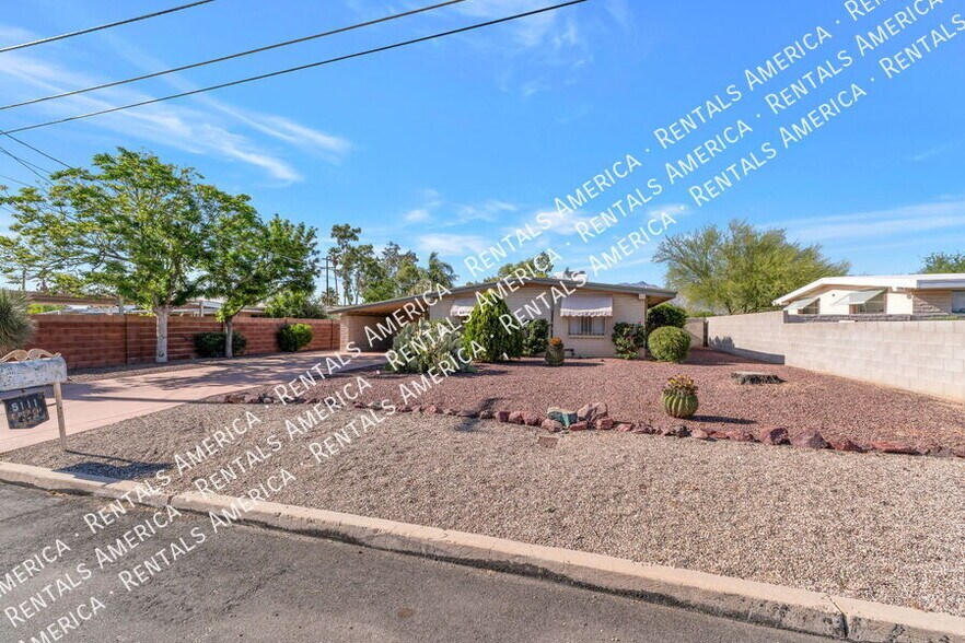 Building Photo - 5111 E Peach St