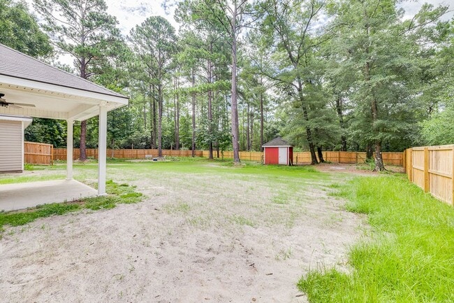 Building Photo - Spacious Custom 8 Bed 4.5 Bath Home on Lar...