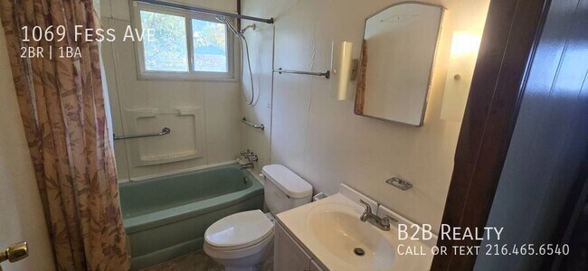 Building Photo - 1069 Fess Ave