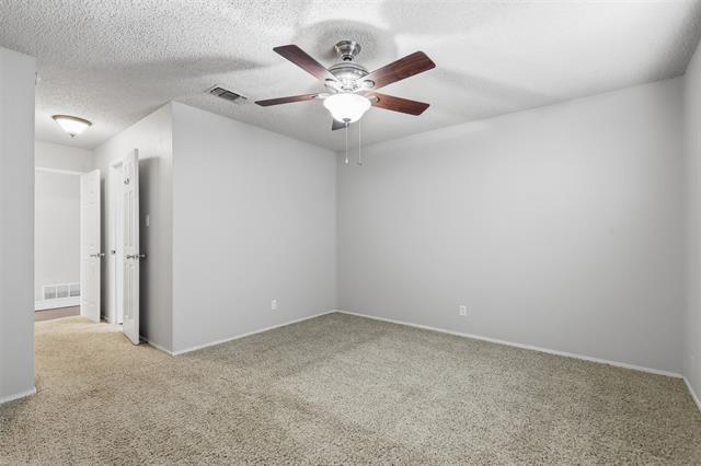 Building Photo - 503 Cozby St N