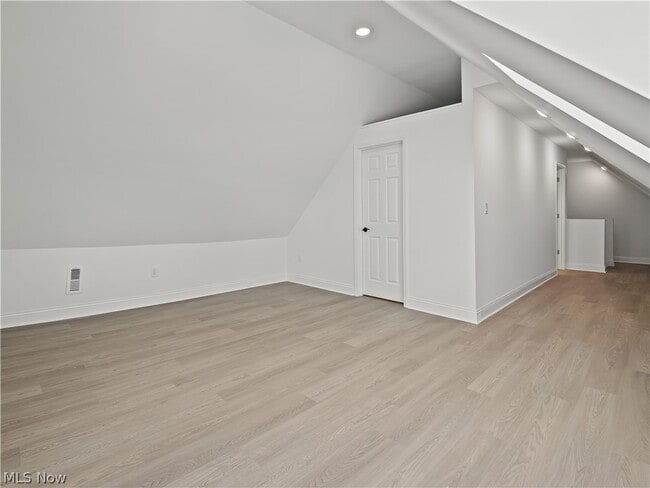 Building Photo - 2037 W 11th St