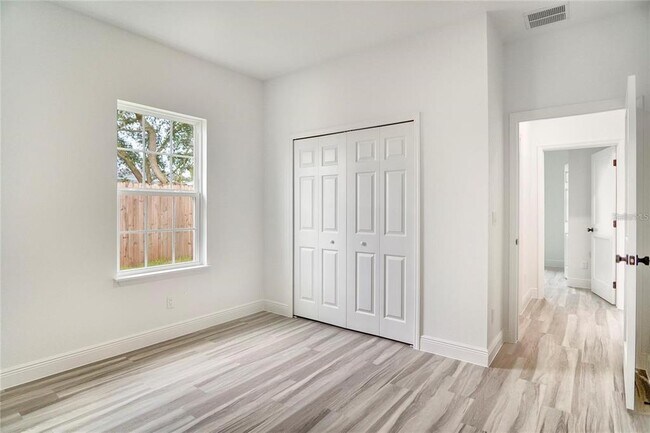 Building Photo - 417 Marion Oaks Ln