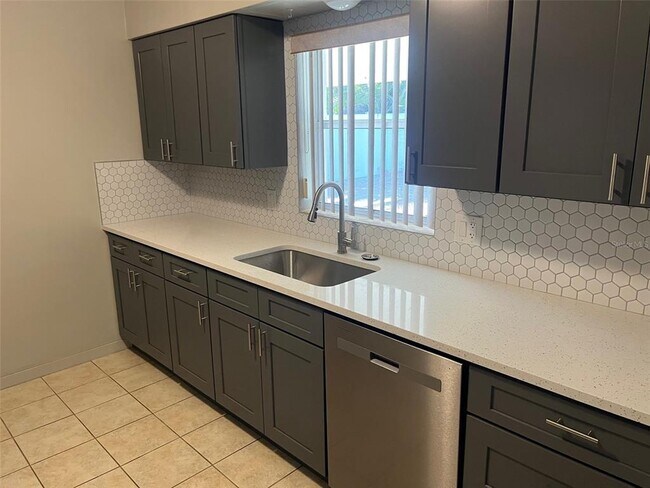 Building Photo - 428 90th Ave