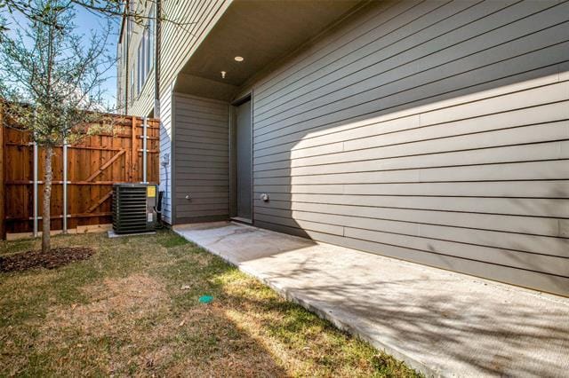 Building Photo - 2143 Mail Ave