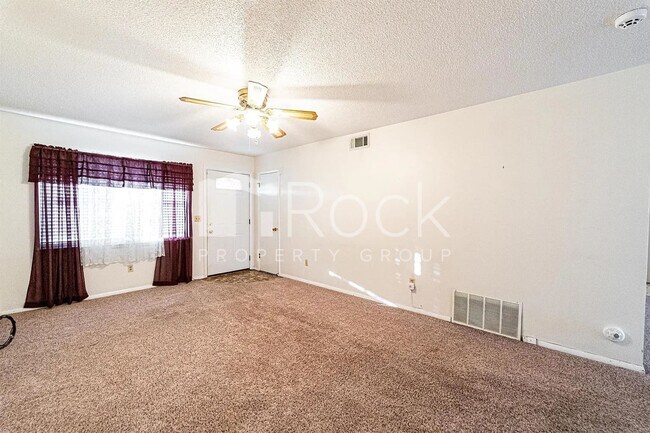 Building Photo - 3 Bedroom Home with 2-Car Garage and Covered Parking