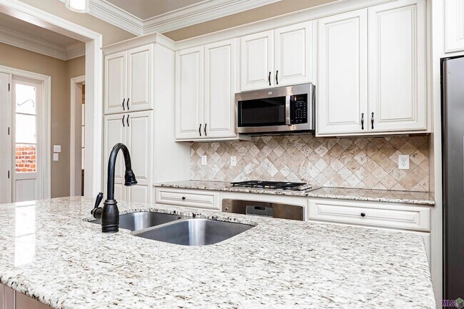 Building Photo - 7402 Elderberry Ave