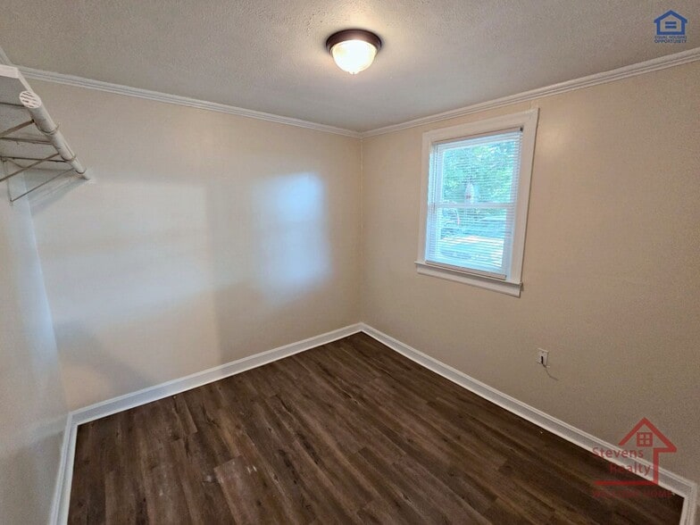 Building Photo - 1502 N Dixie Ave