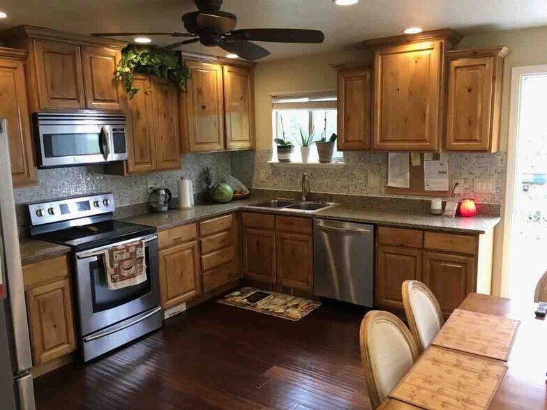 Building Photo - 10415 N Tamarack Way