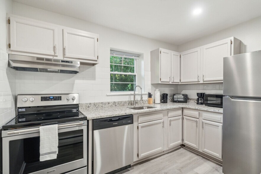 Building Photo - 808 Wharton Dr