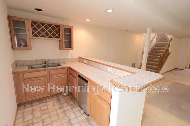 Building Photo - 4411 Hickory Hollow Dr