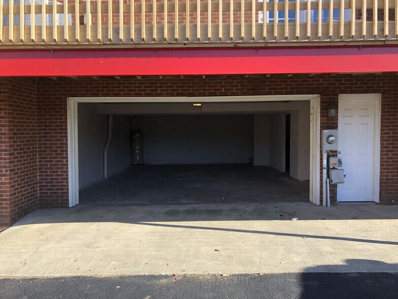 Building Photo - 971 Red Mile Rd