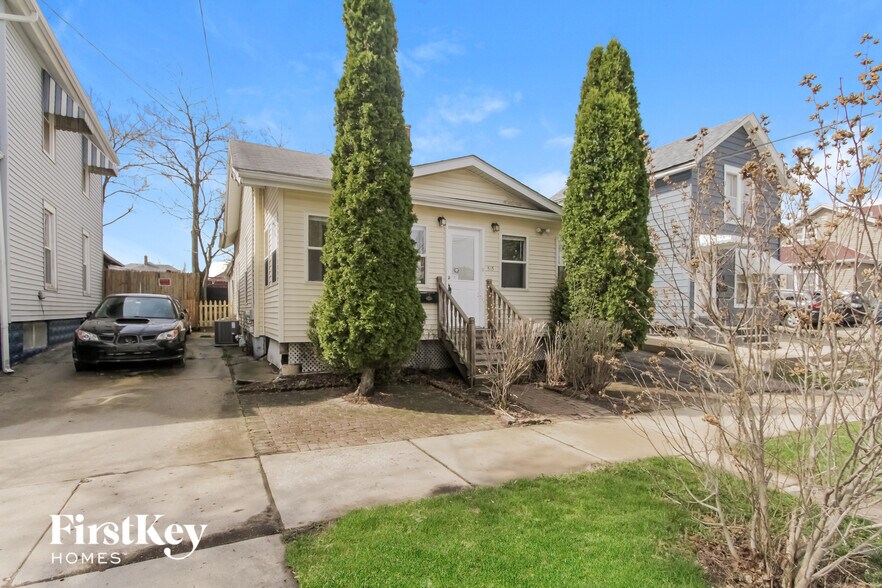 Building Photo - 515 Columbia St