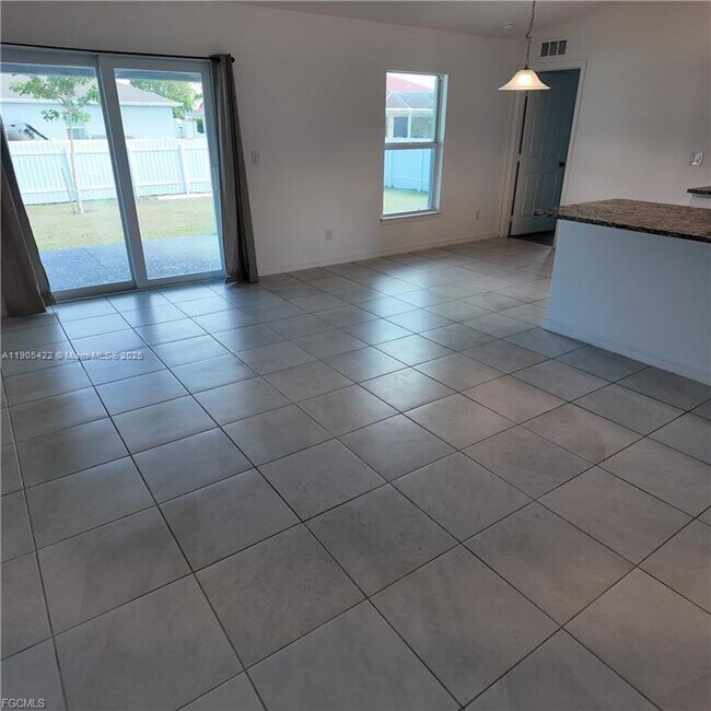 Building Photo - 2817 NW 21st Ave