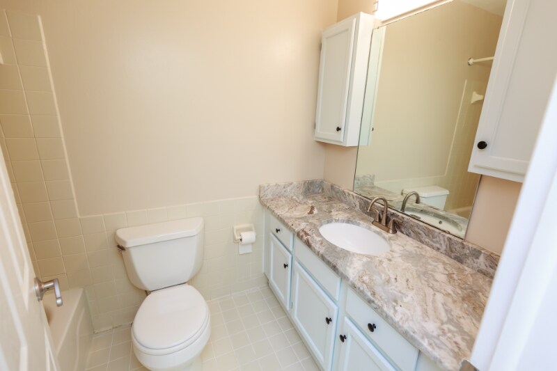 Building Photo - 430 Baldwin Ave