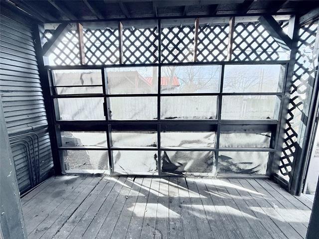 Building Photo - 727 W Day St