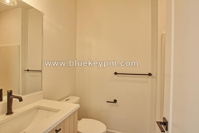Building Photo - 2 Bed, 2.5 Bath Home in Arbor Lodge Near U...
