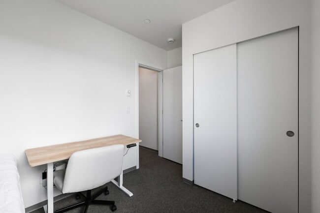 Building Photo - Pre-leasing for Jan/Sep 2026!