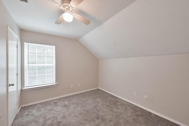 Building Photo - 510 Kings Way Dr