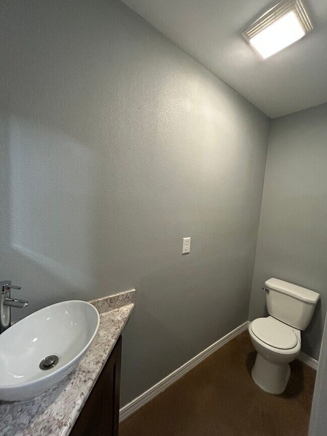 Building Photo - 117 Sequoya Dr