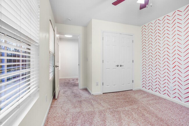 Building Photo - 2040 Towering Oaks Drive