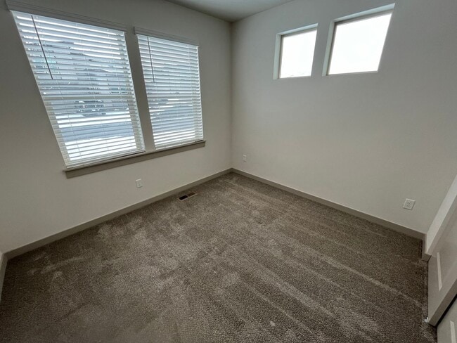 Building Photo - Newer 3 Bed/2 Bath Construction on Bend's Eastside - Cessna Drive