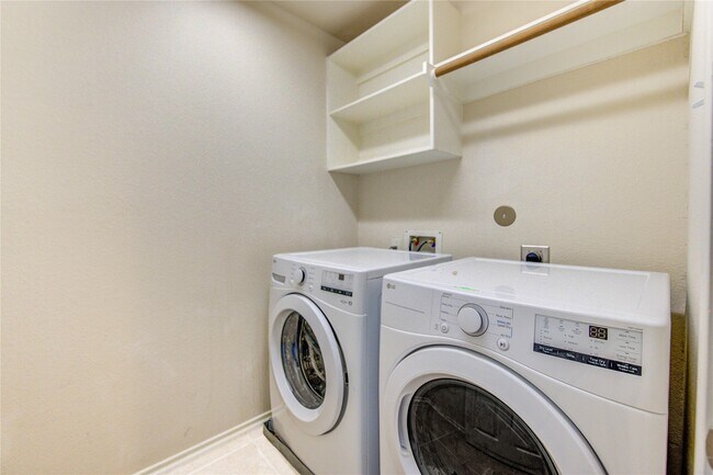 Building Photo - 6442 Haywards Crossing S Cir