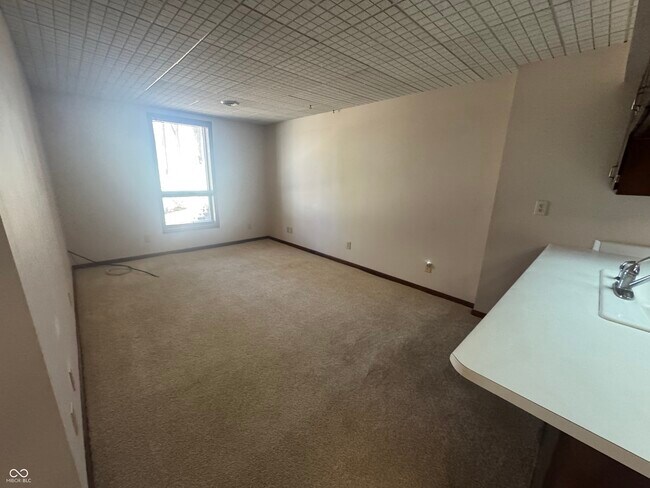 Building Photo - 1365 W Stones Crossing Rd