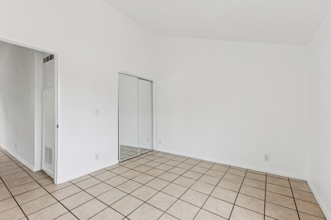 Floorplan - 4717-4727 Gambier/4716-4726 Butterfly
