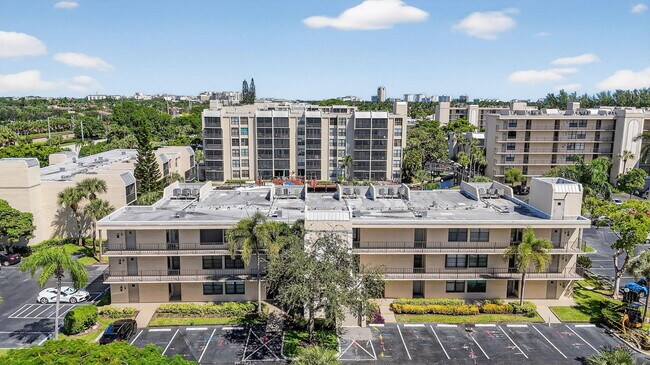 Building Photo - 11 Royal Palm Way
