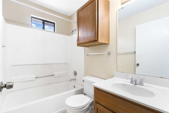 Building Photo - 265 Lohmann St