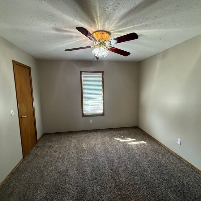 Building Photo - Beautiful 2 Bedroom Bathroom Patio Home Available NOW!