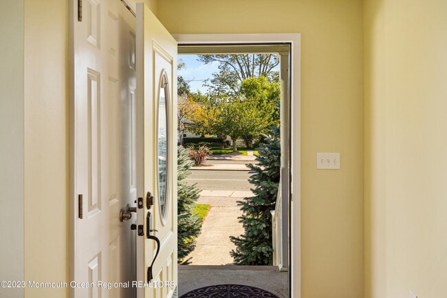 Building Photo - 111 Main St