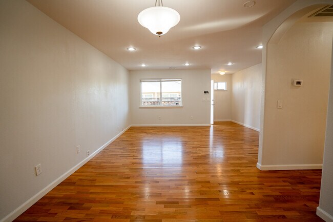 Building Photo - 652 Cypress Ave